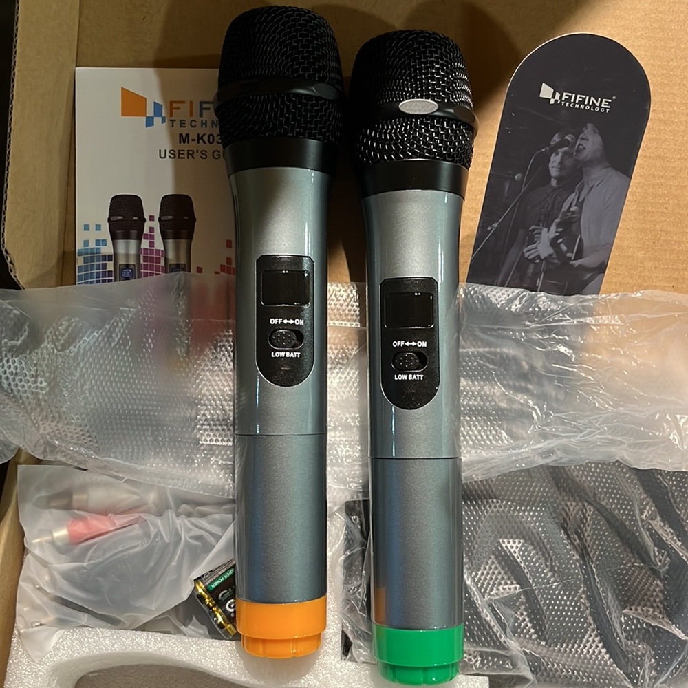 FIFINE Technology Wireless Microphone Set - Picture 3 of 4